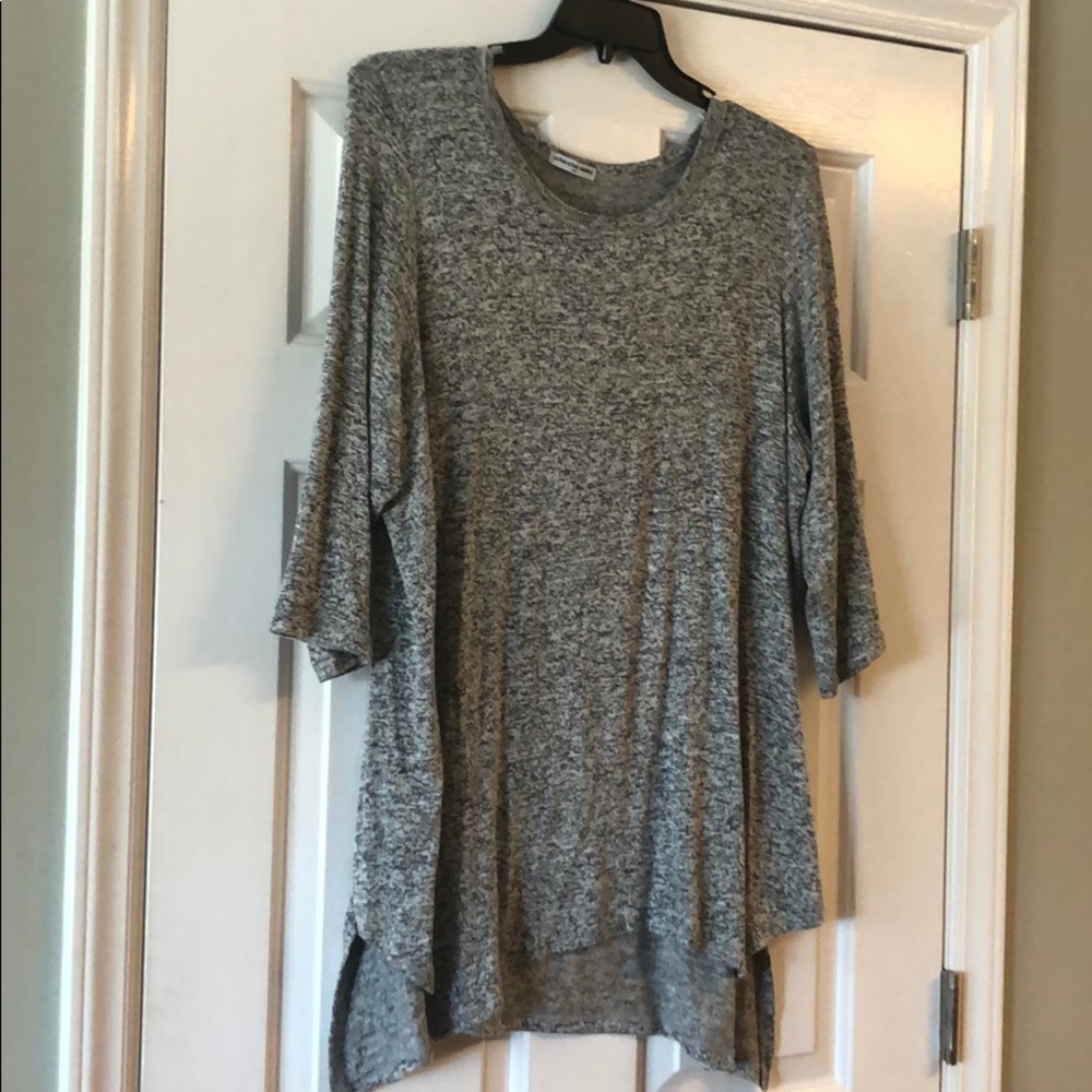 2x women’s blouse. Never been worn